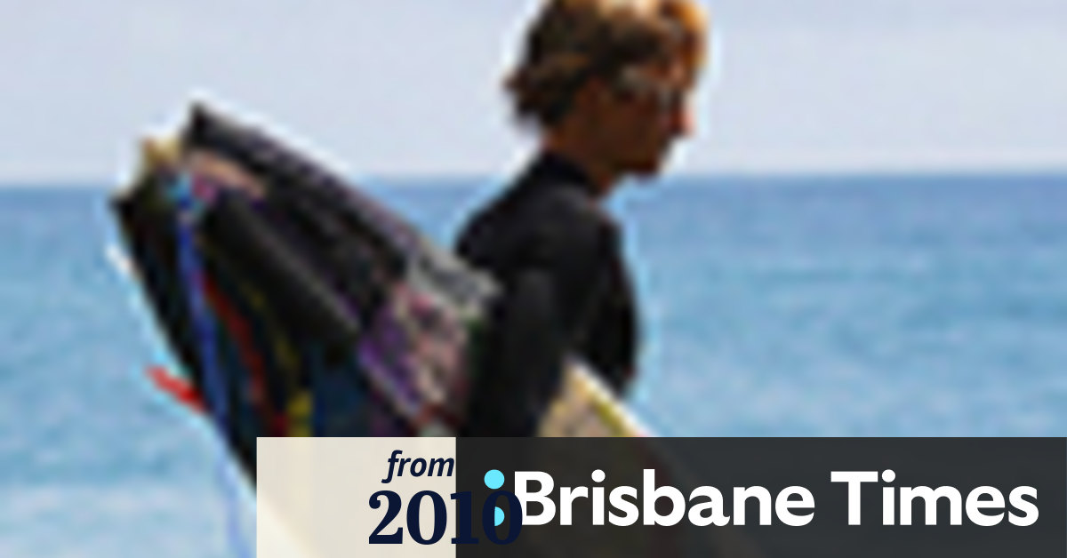 Tsunami warnings ignored on Gold Coast beaches